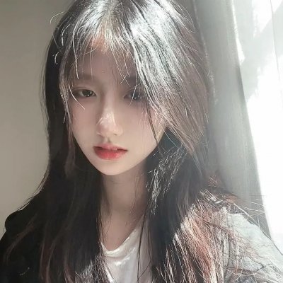 俏皮女学生